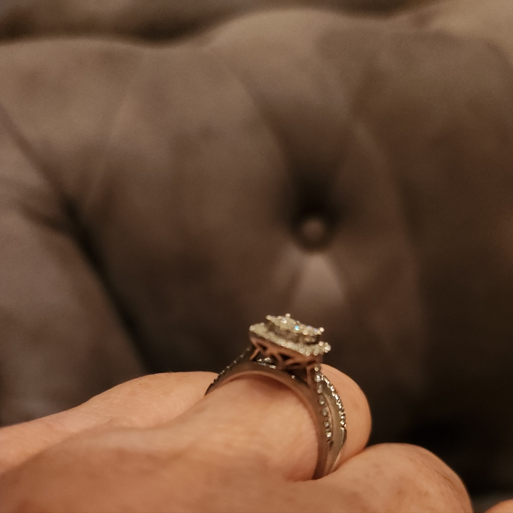 Beautifull ring aunthentic diamond